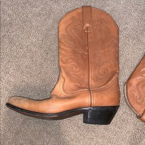 Size 8 cowboy boots